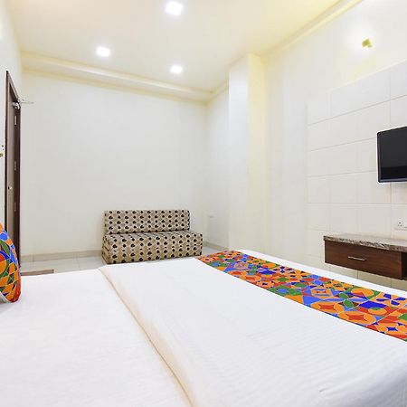 Mundhva Fabhotel Royal Suits - Nr Mahadji Shinde Chhatri מראה חיצוני תמונה