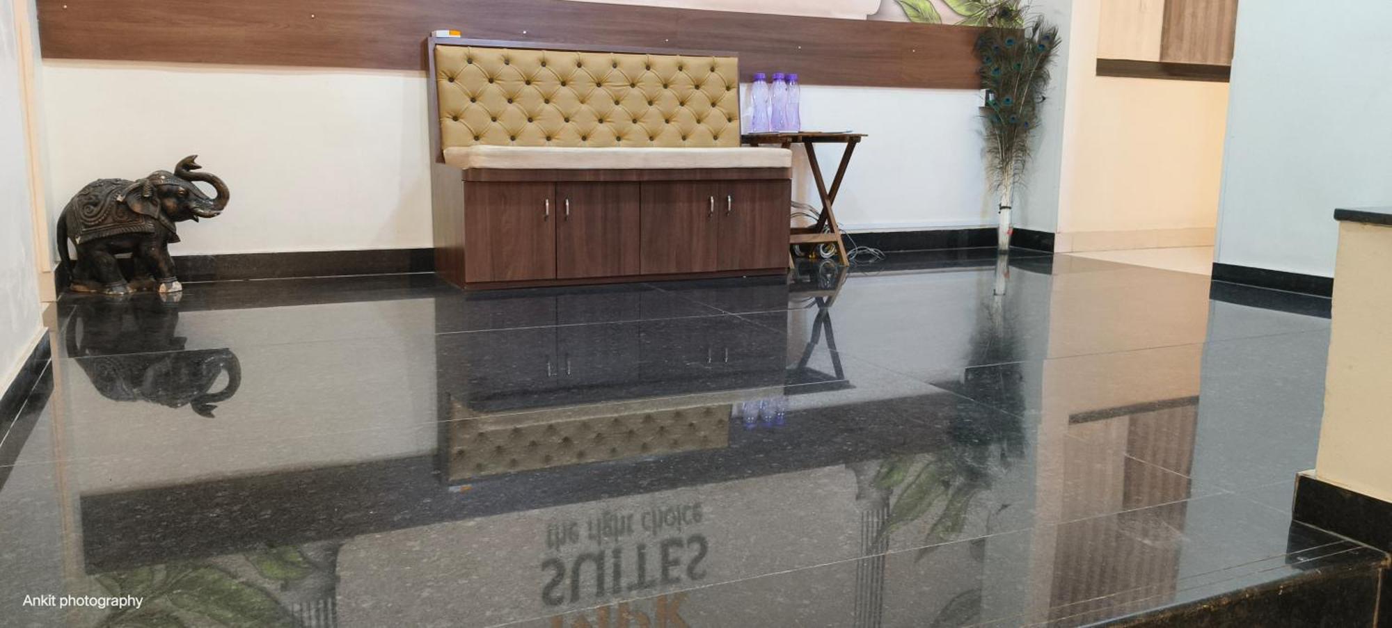 Mundhva Fabhotel Royal Suits - Nr Mahadji Shinde Chhatri מראה חיצוני תמונה