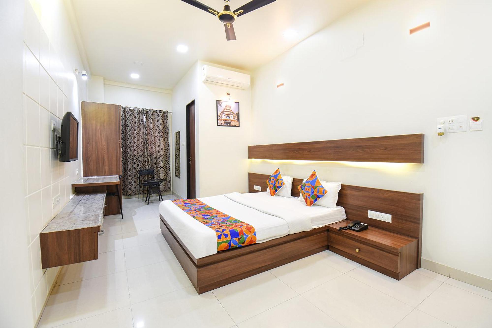 Mundhva Fabhotel Royal Suits - Nr Mahadji Shinde Chhatri מראה חיצוני תמונה