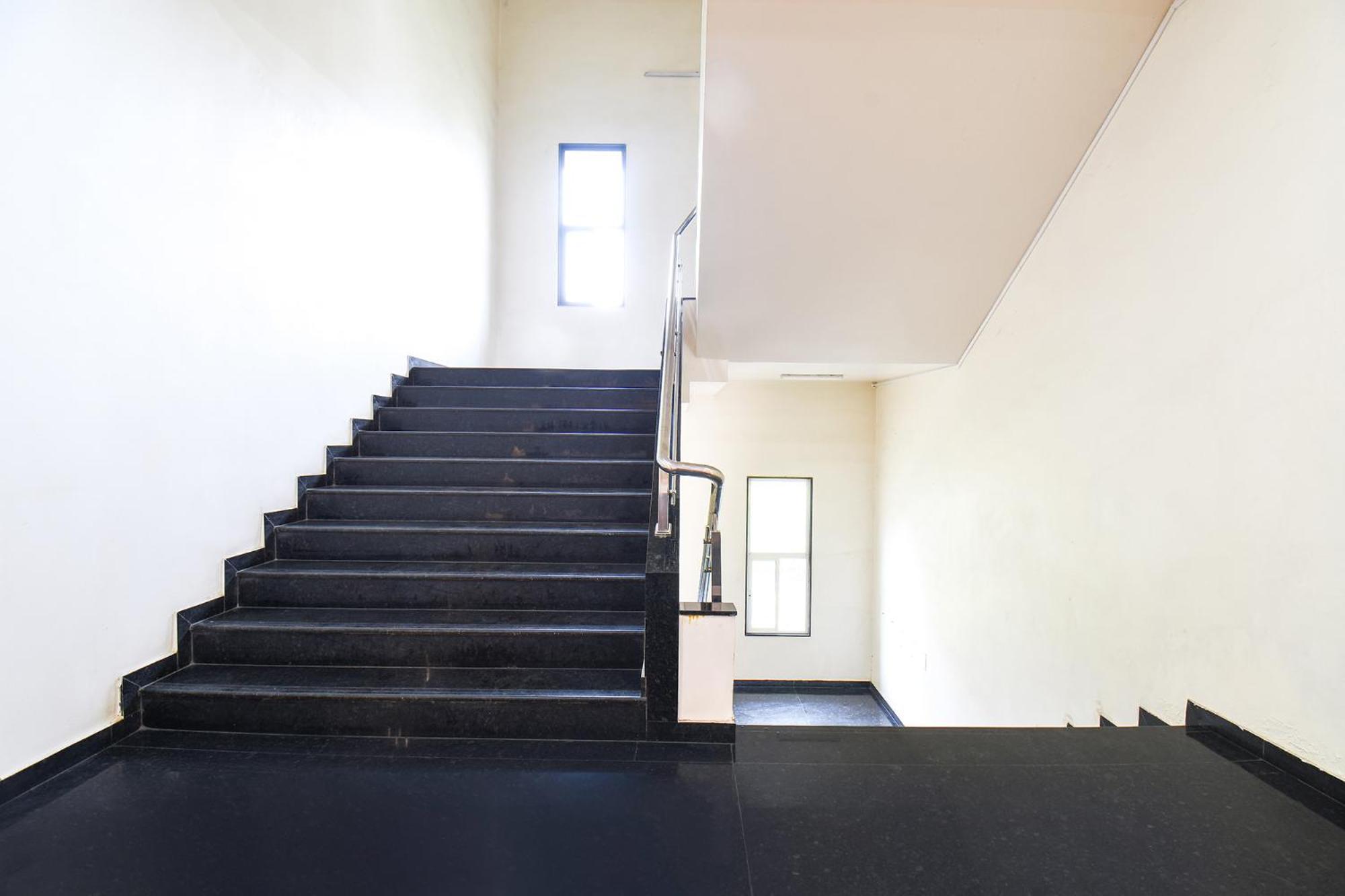 Mundhva Fabhotel Royal Suits - Nr Mahadji Shinde Chhatri מראה חיצוני תמונה